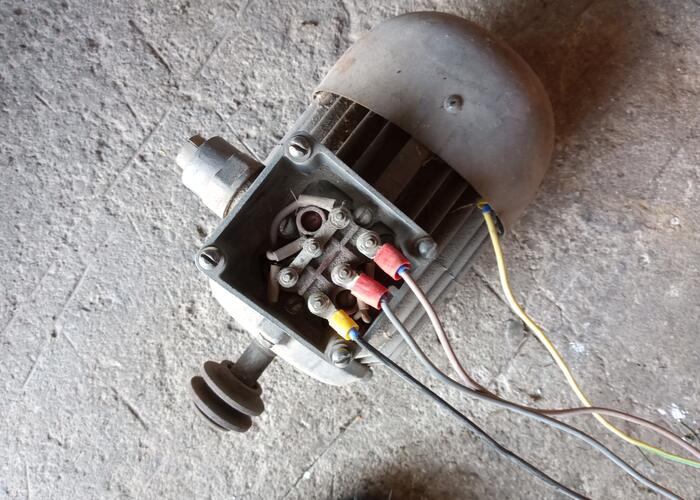 Grajewo ogłoszenia: Witam sprzedam silniki 1.5kw od pompy wody 3 fazowy. drugi 0 .7 kw...