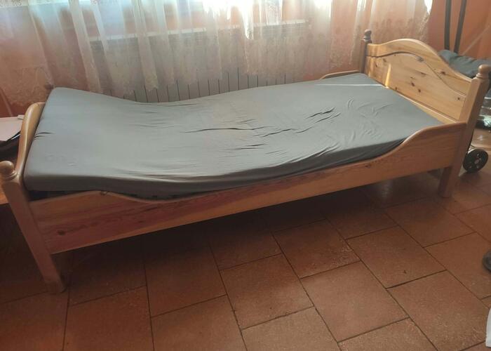 Grajewo ogłoszenia: Sprzedam łóżko drewniane z podnoszonym podglowkiem, tanio